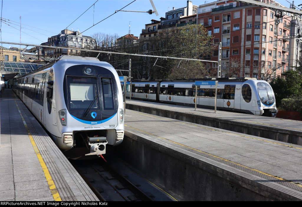 Euskotren 902 & Euskotren 904